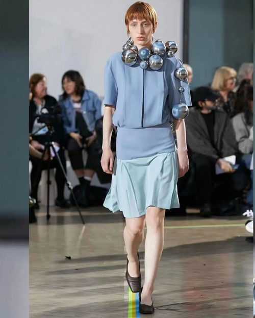 連著一塊布的時(shí)裝成為中央圣馬丁2023本科服裝設(shè)計(jì)畢業(yè)秀之最 世界四大服裝設(shè)計(jì)院校之一的圣馬丁又給到了什么驚喜